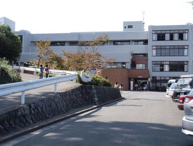 上杉柊平の中学校