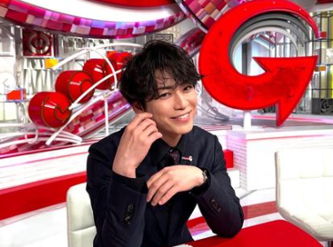 笑顔の亀梨和也の画像
