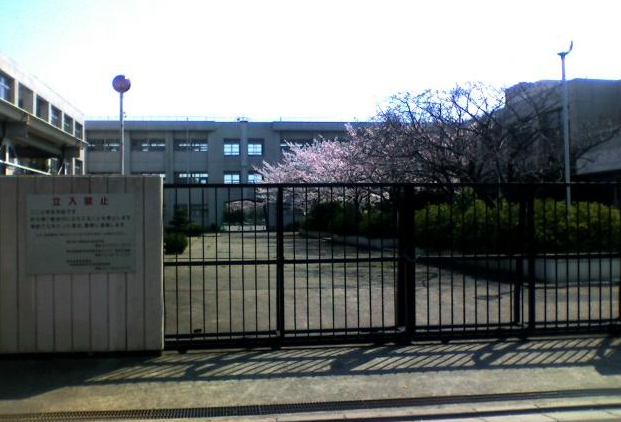 都立水元高校の校舎