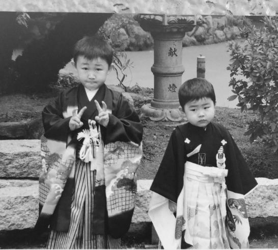 倉悠貴と兄、子ども時代のツーショット
