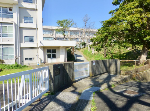 横須賀市立高坂小学校の外観