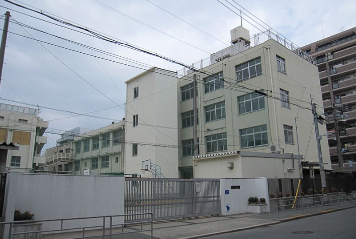 大阪市立堀江小学校の外観