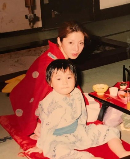 子供の頃の八木勇征と母親