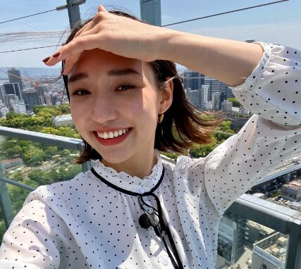 ミディアムヘアの白本彩奈