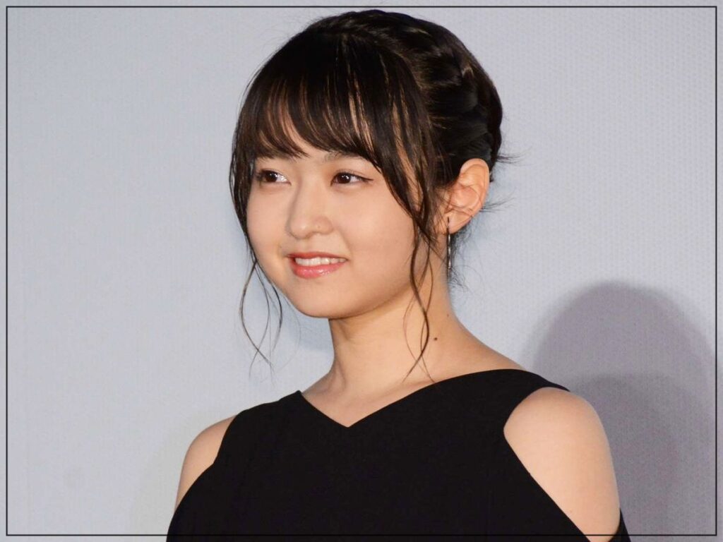 伊藤万理華　学歴