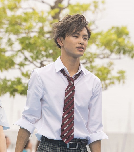 草川拓弥の制服姿