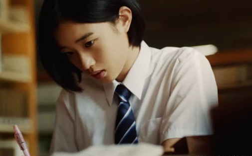 河合優実の制服姿
