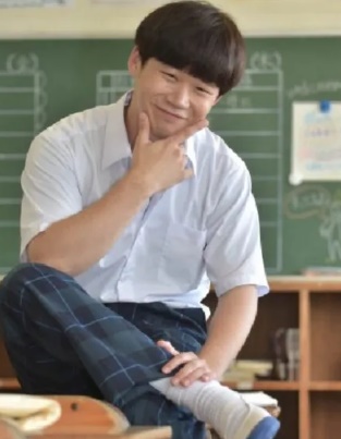 矢本悠馬の制服姿