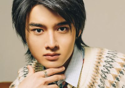 藤岡真威人　　学歴