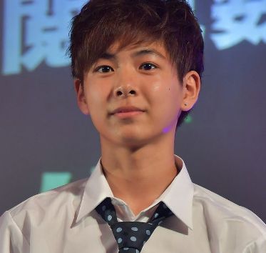 小宮璃央 学歴