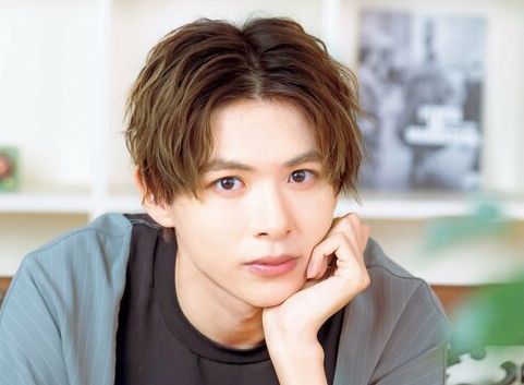 小宮璃央 学歴