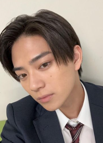 岩瀬洋志の自撮り写真