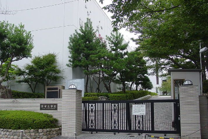 雲雀丘学園高校の校舎