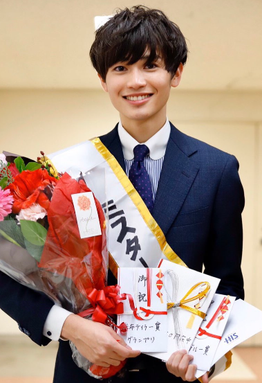 慶応大学時代の西垣匠の写真