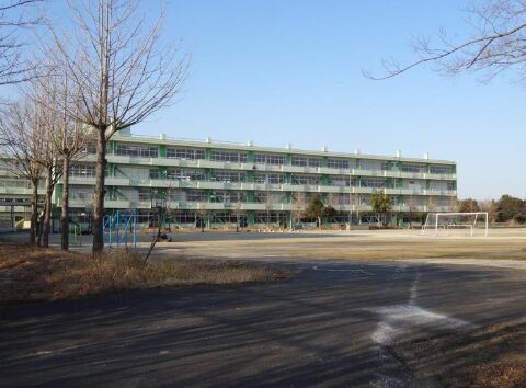 松伏町立松伏中学校の校舎