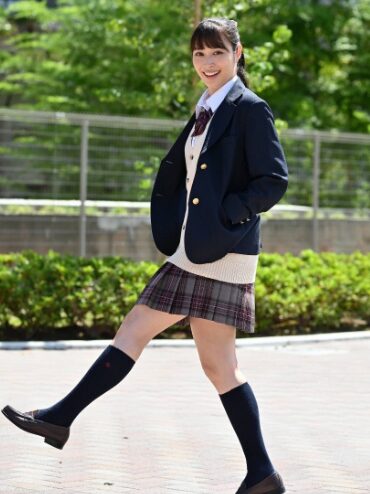 制服姿の広瀬アリス