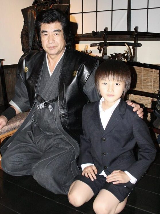 藤岡真威人　父　