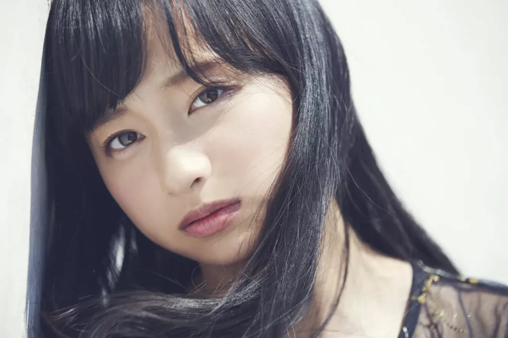 影山優佳 学歴