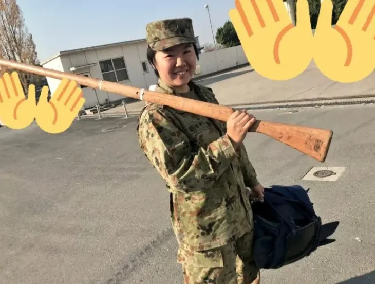 ブルドーザーのオペレーターを担当していた自衛隊時代のやすこ