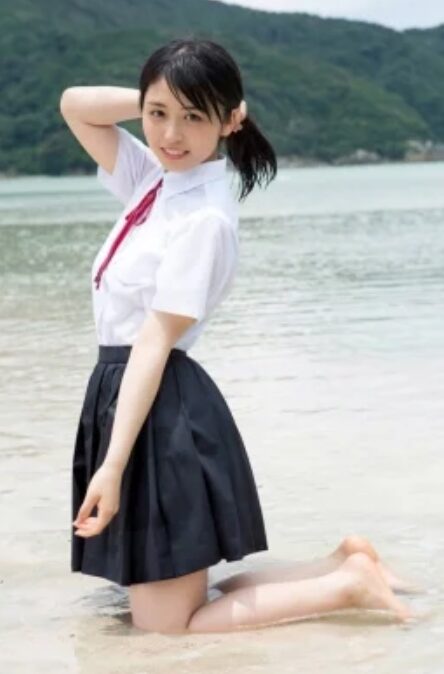 長濱ねる　制服