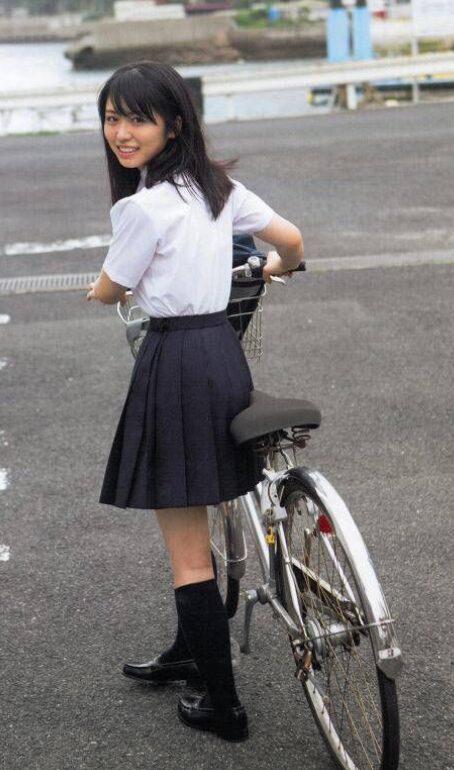 長濱ねる　制服