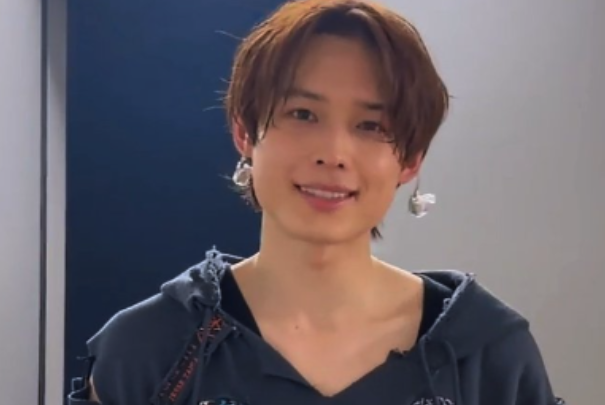笑顔の松村北斗