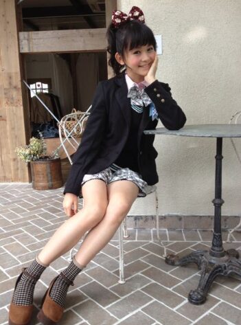 制服姿の久間田琳加