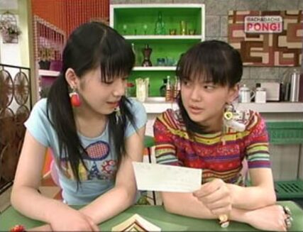 子供向け番組の『ガチャガチャポン！』に出演していた夏帆と多部未華子