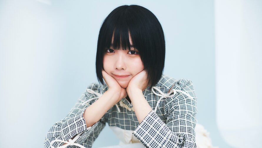 頬杖を突くあのちゃん