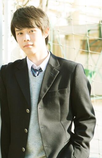 細田佳央太　制服姿