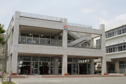 女性芸人やすこが通っていたと予想される宇部市立西岐波小学校