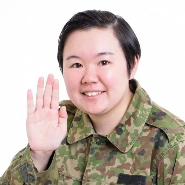 元自衛隊のお笑い芸人やすこ