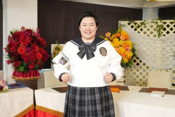 ぐるない『ゴチ』新メンバーとして制服姿を披露したやすこ