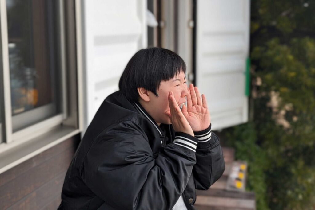 アナザースカイで地元を巡るお笑い芸人のやすこ