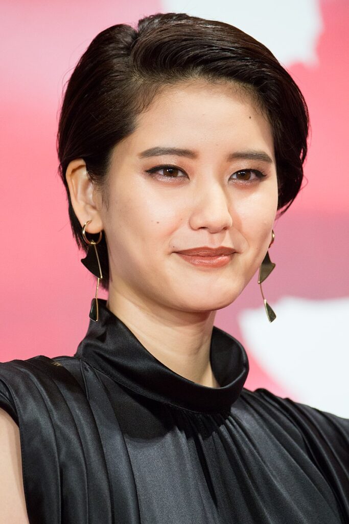 山崎紘菜 wikipedia
