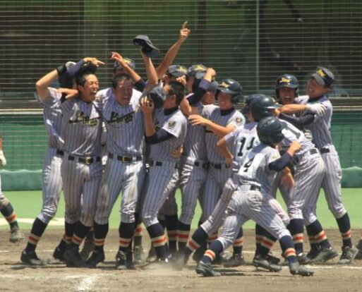 サヨナラ勝ちで2年ぶり2回目の夏の甲子園出場を決めた上田西高校