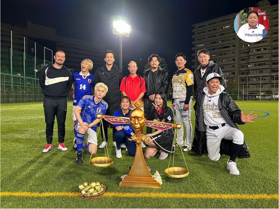 サッカーのユニフォームを着たINIの西洸人