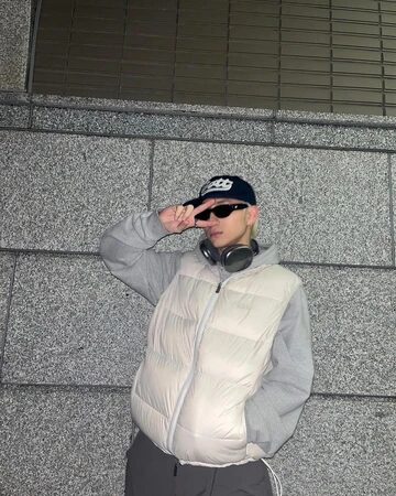 カジュアルコーデのINIの西洸人