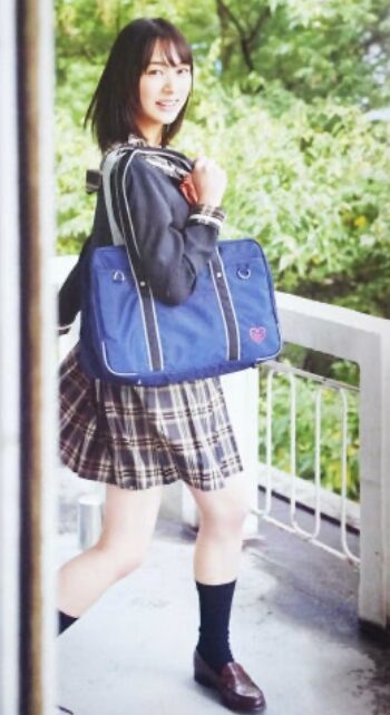 鈴木絢音 制服姿