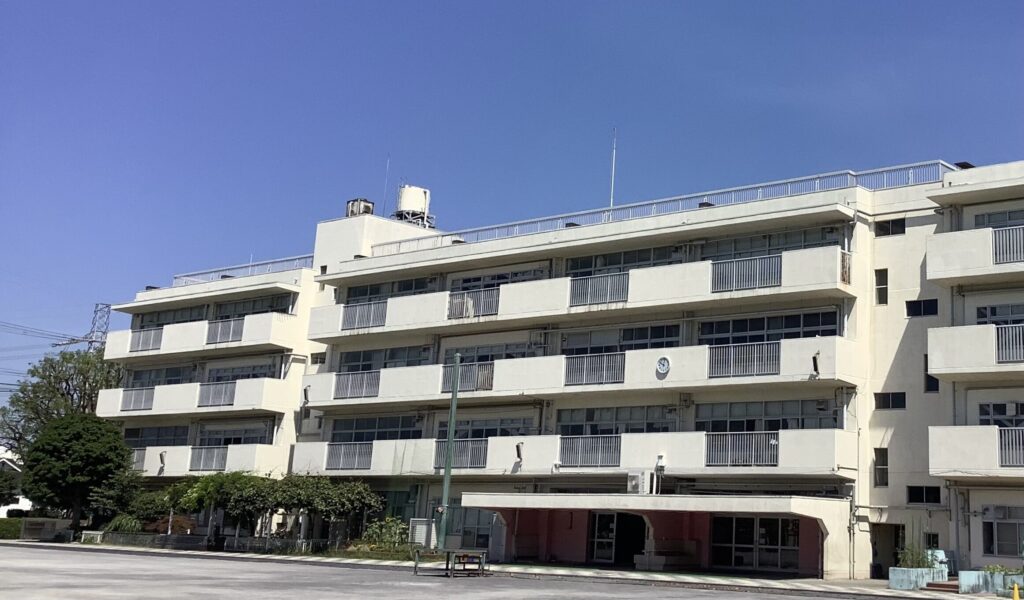 女優の白石聖が通っていたと言われている横浜市立いずみ野小学校