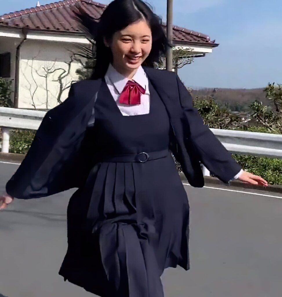 筒井あやめ　中学時代　制服姿　X