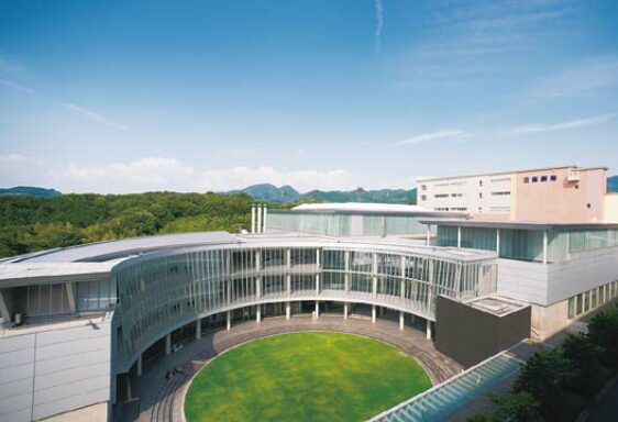 大阪芸術大学 鳴海唯