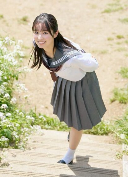 幸澤沙良　制服姿