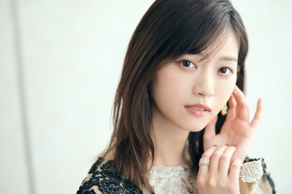 西野七瀬 日経新聞