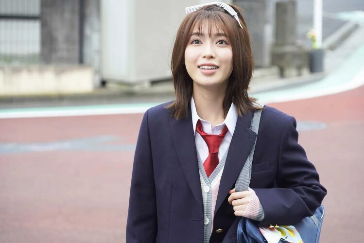 学生役の白石聖
