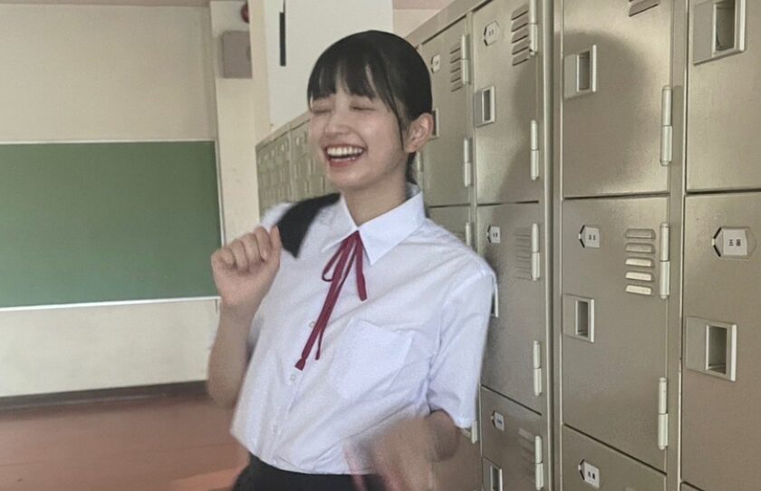 奥田いろは　制服姿