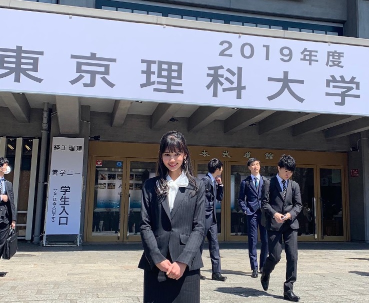 村上愛花　大学　X