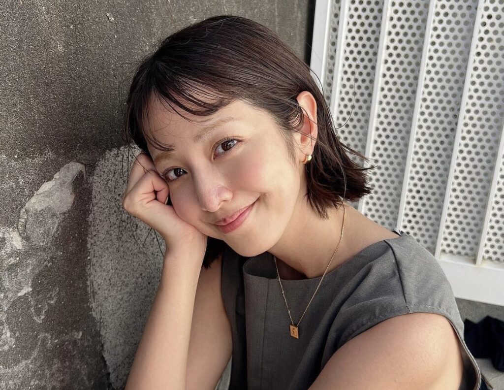 本郷杏奈 Instagram