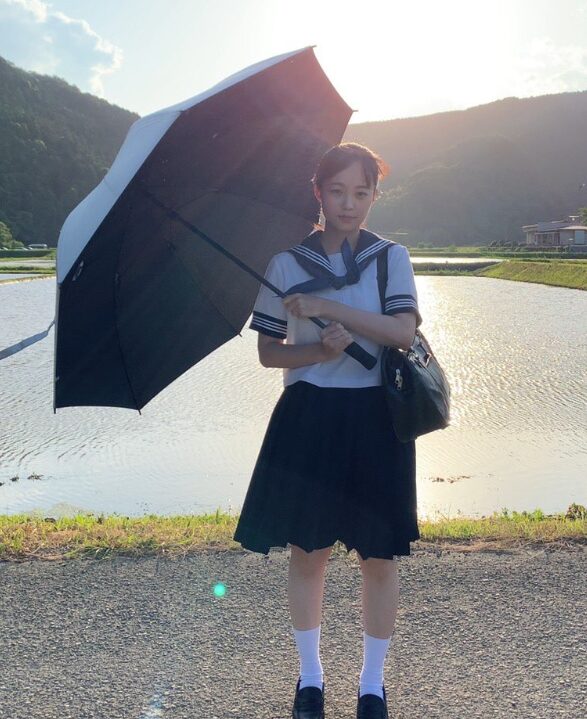 佐藤玲 制服姿