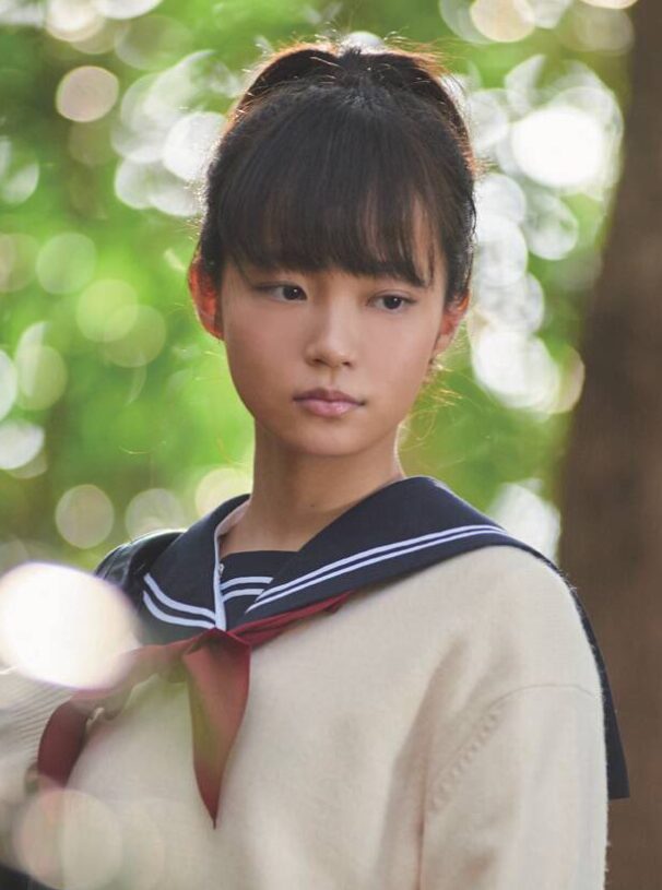 佐藤玲 制服姿